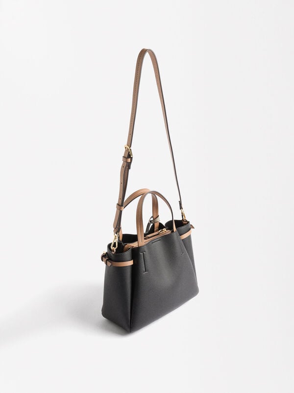Tote bag with pendant