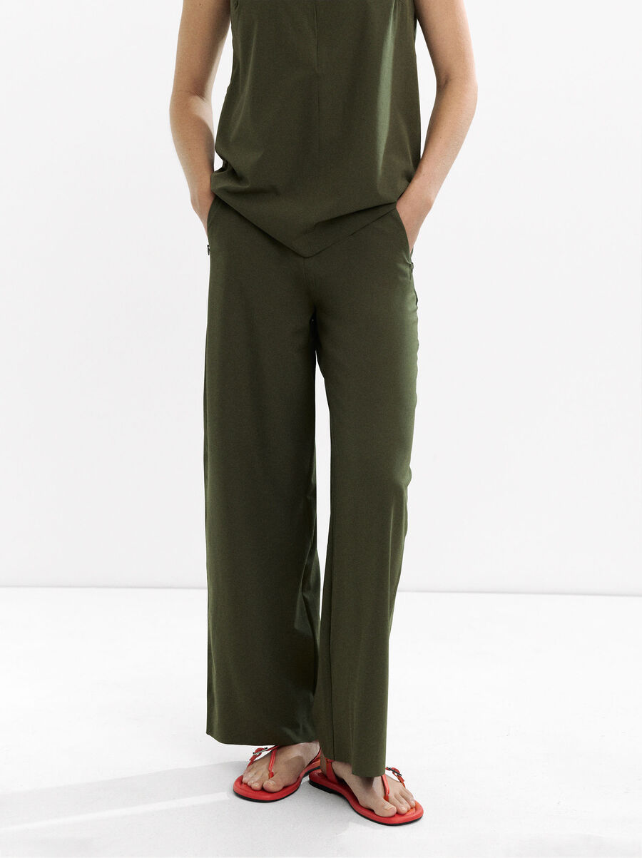 Trousers with zip pockets