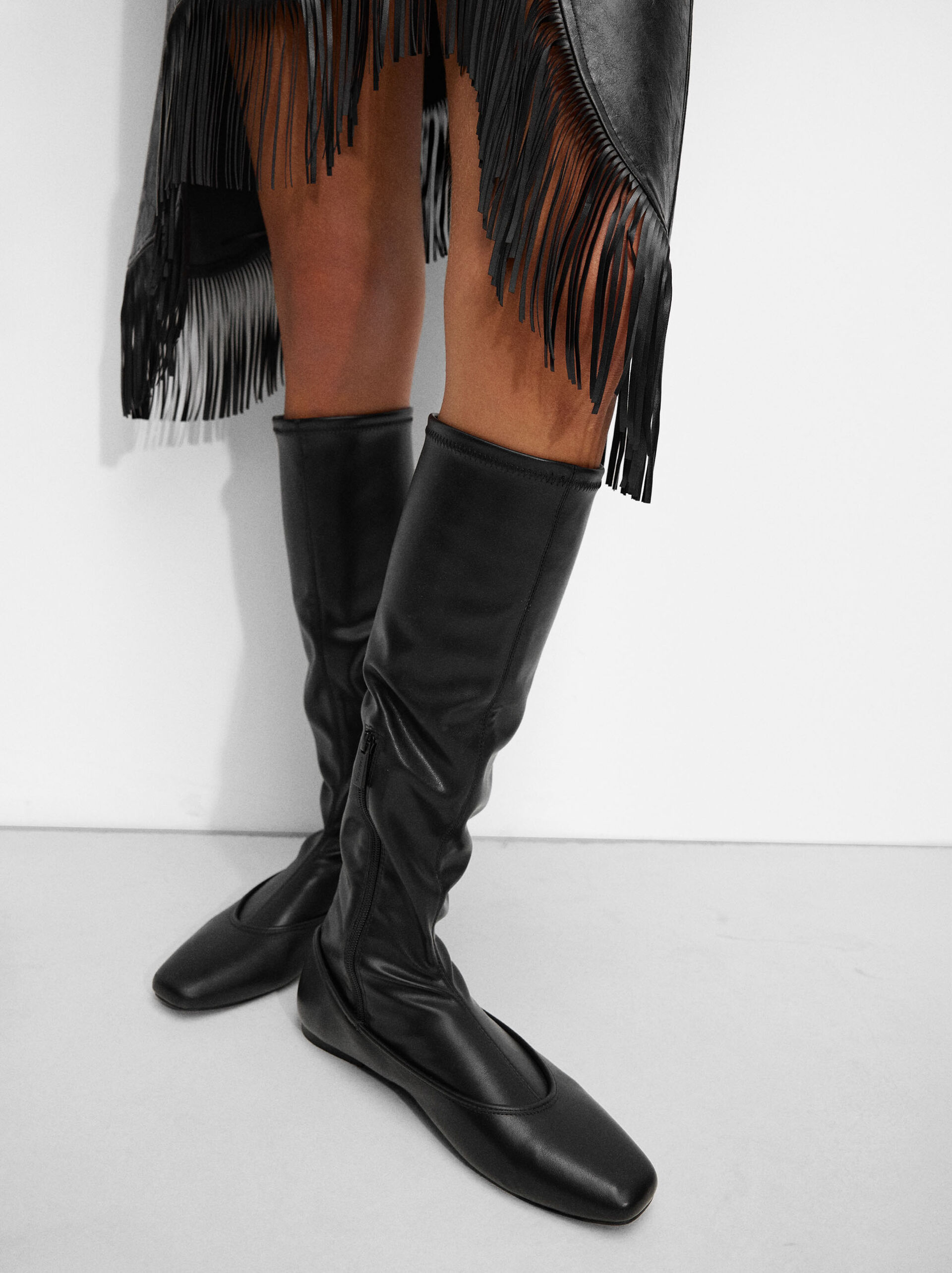 Botas rasas de cano alto image number 1.0