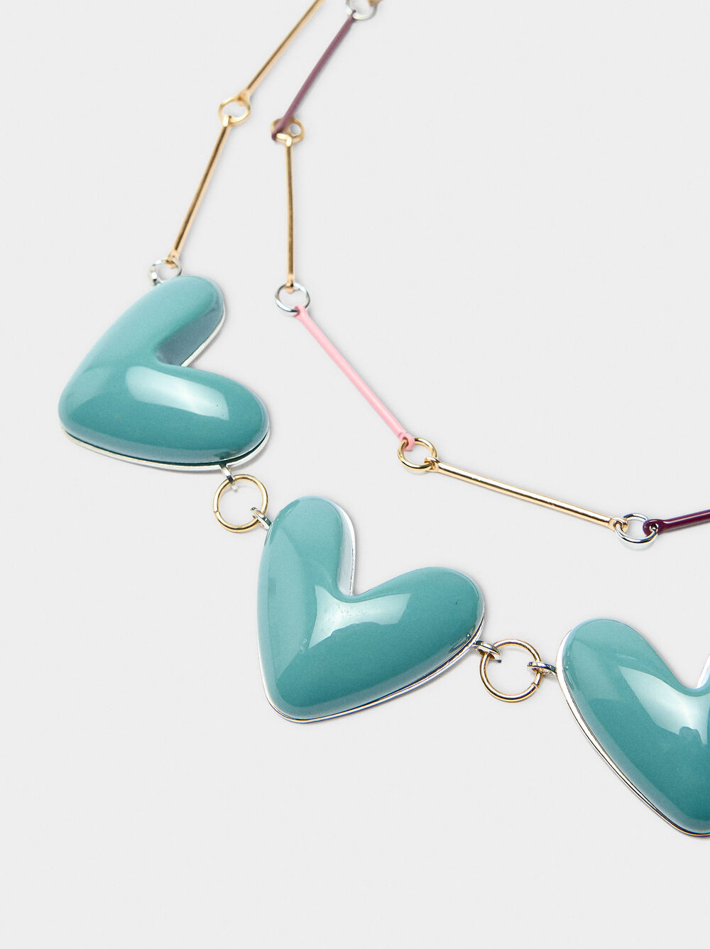 Set aus Halsketten mit Herzen