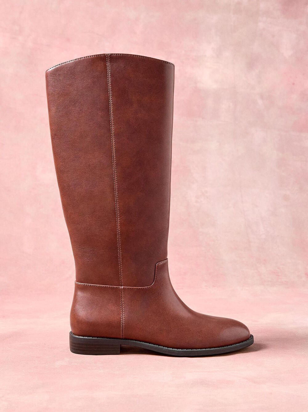 High shaft boots with low heel