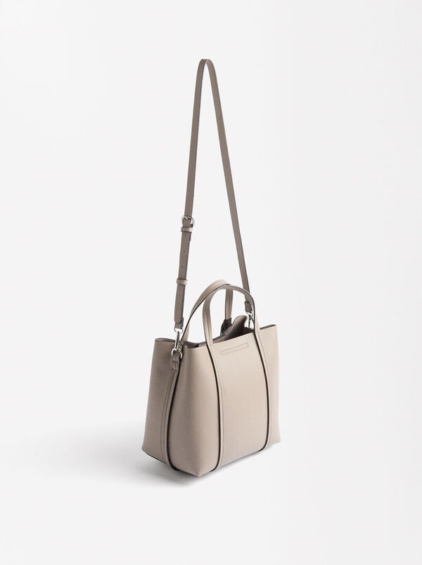 Tote bag with wool pendant