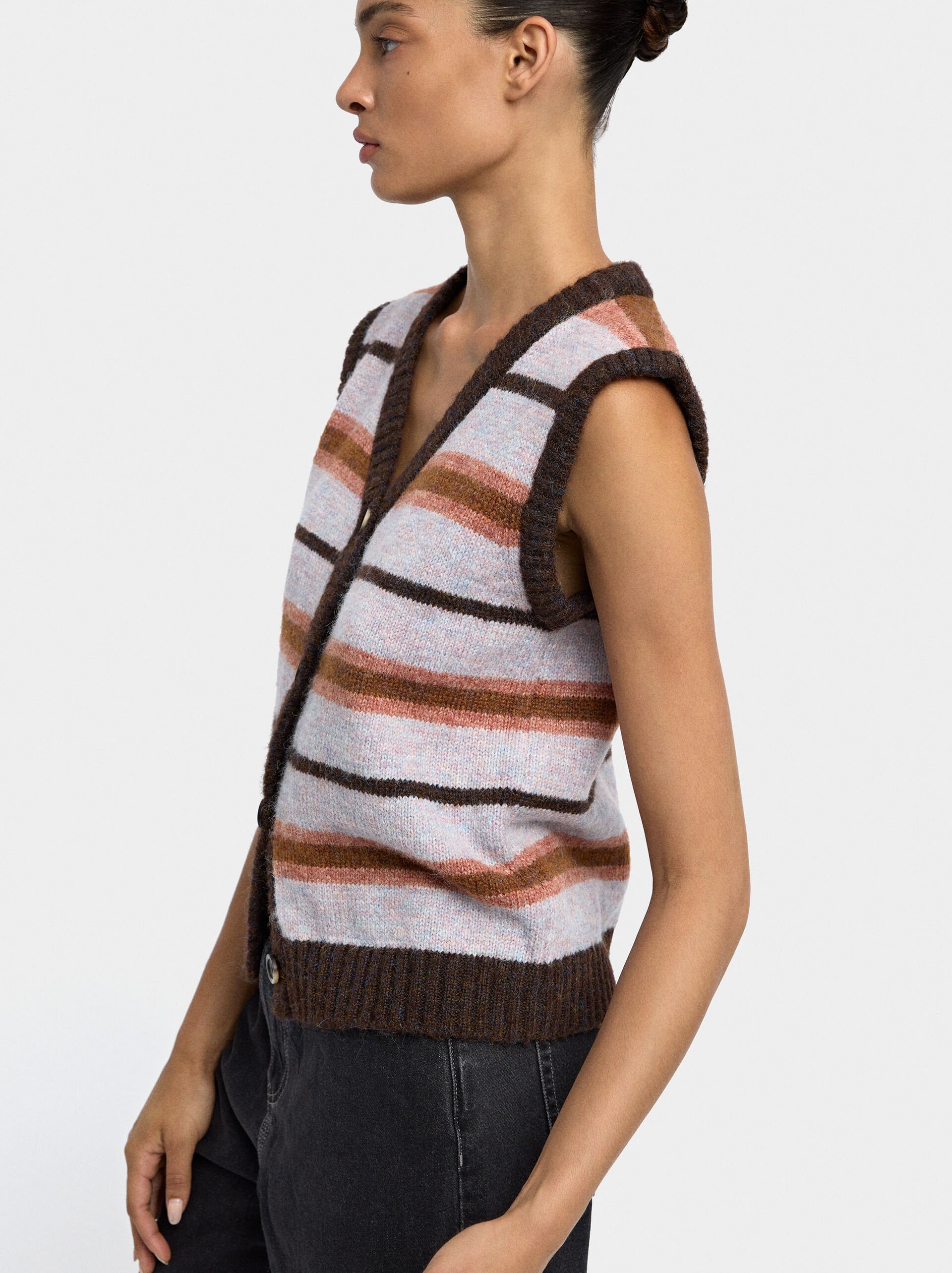 Knit vest with stripes image number 2.0
