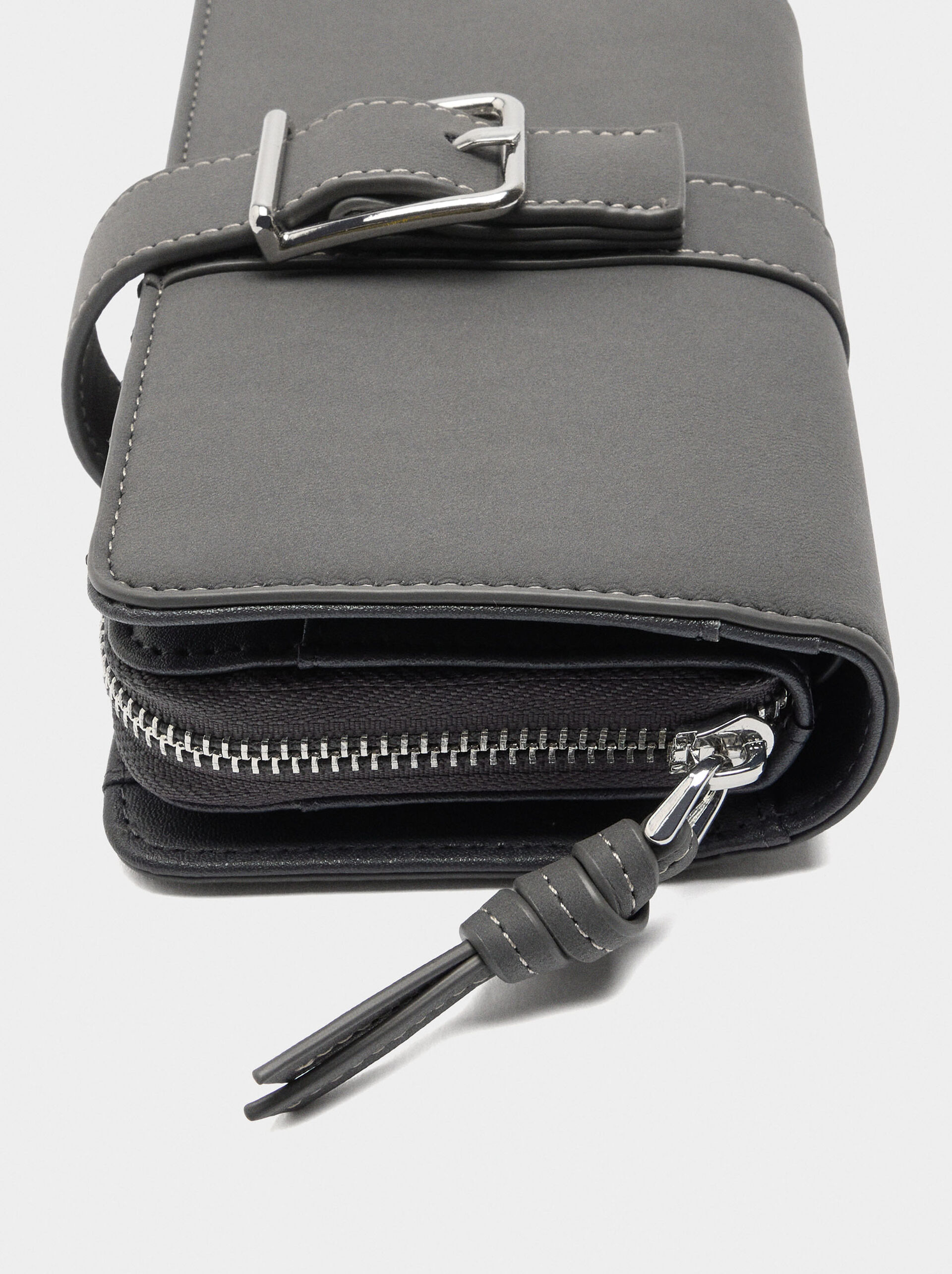 Plain wallet with buckle image number 1.0