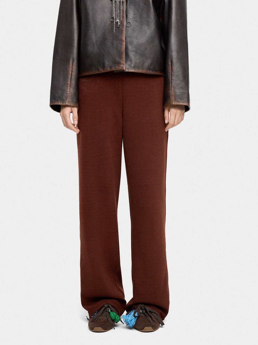 Straight pants with elastic waist