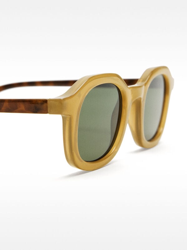 Round sunglasses 
