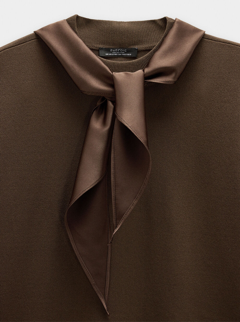 Knitted sweater with scarf