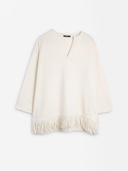 Knitted poncho with fringes