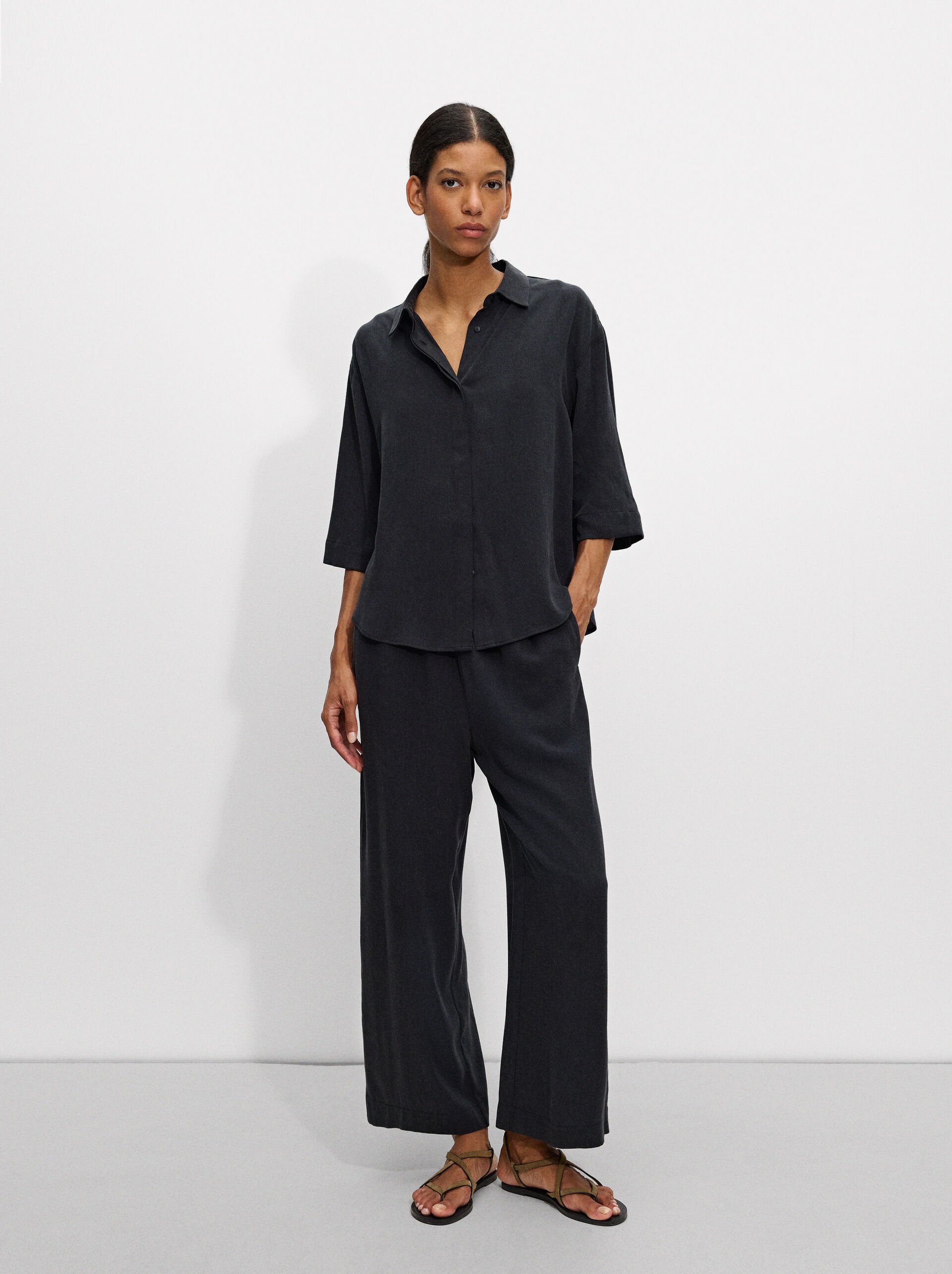 Flowing shirt with buttons image number 1.0