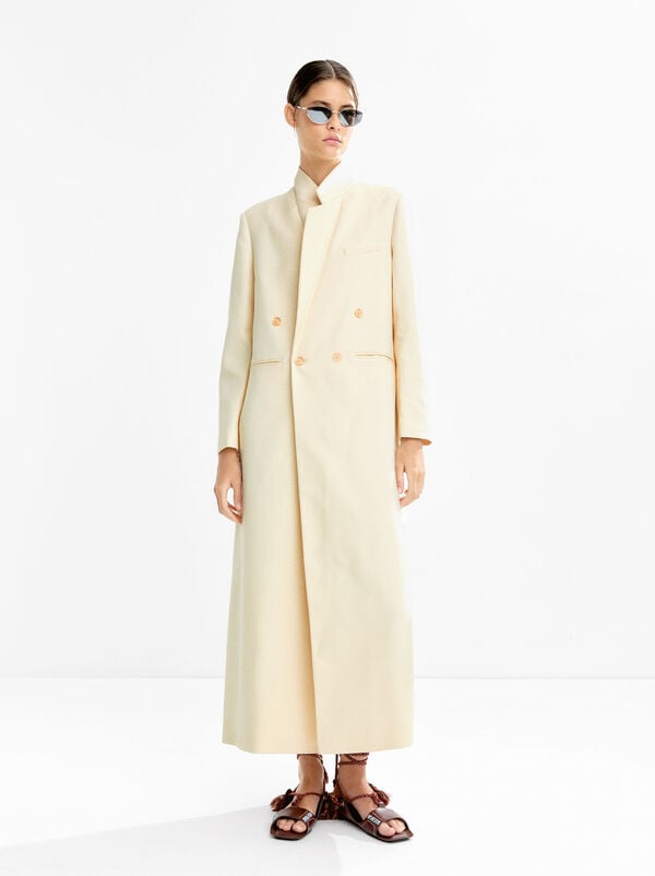 Long blazer with shoulder pads