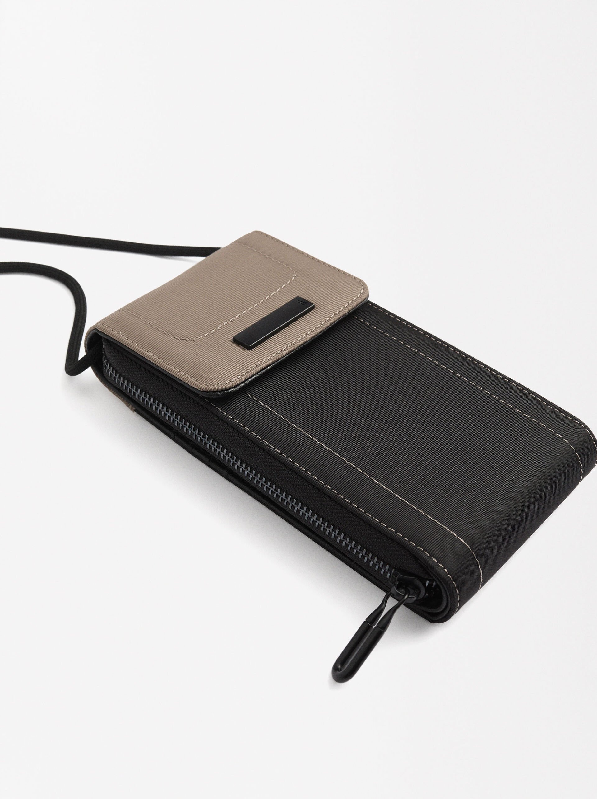 Handytasche aus Nylon im Colorblock-Design image number 1.0