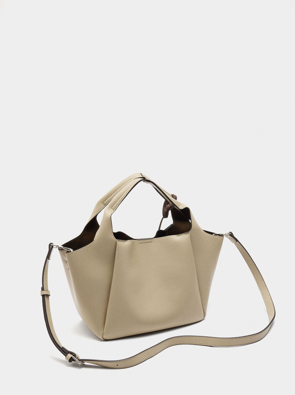 Tote bag with pendant