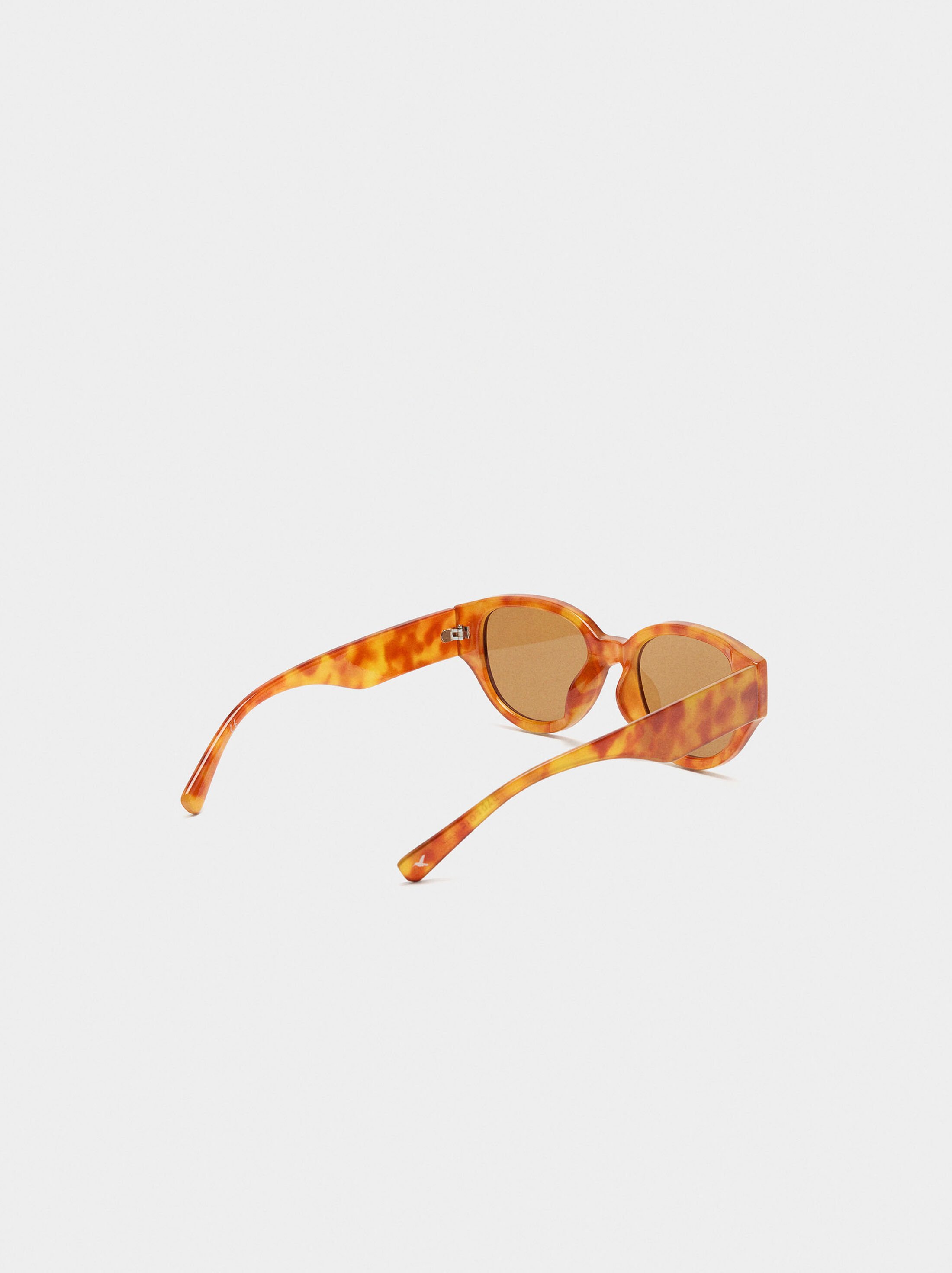 Cat Eye sunglasses image number 3.0