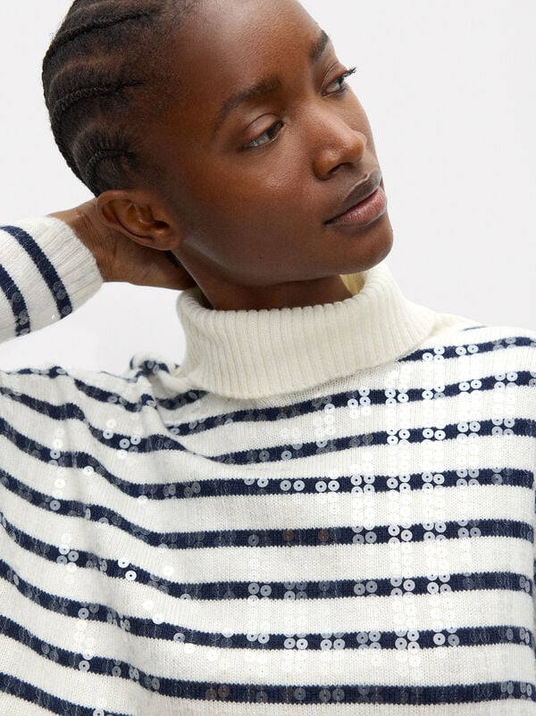 Knit sweater with sequins