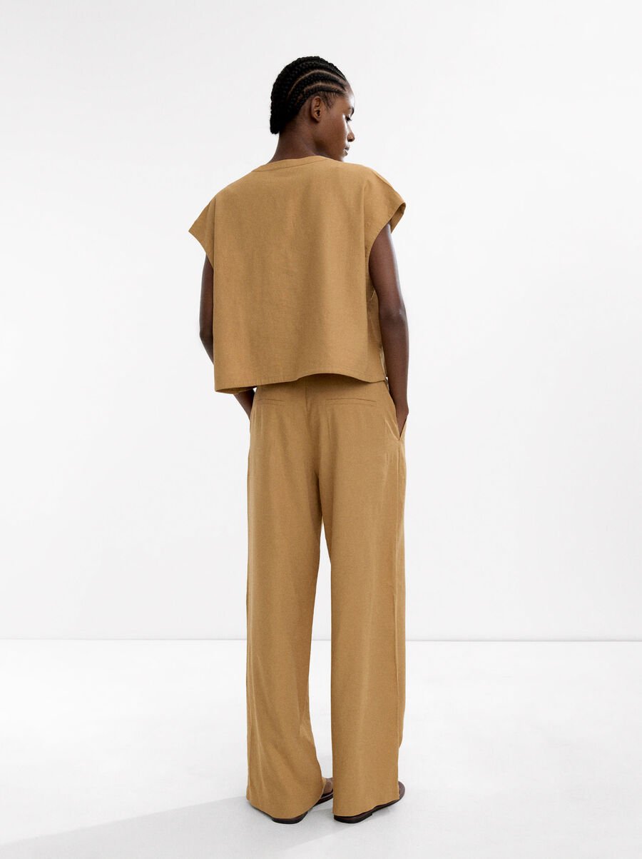 Short-sleeved shirt with linen