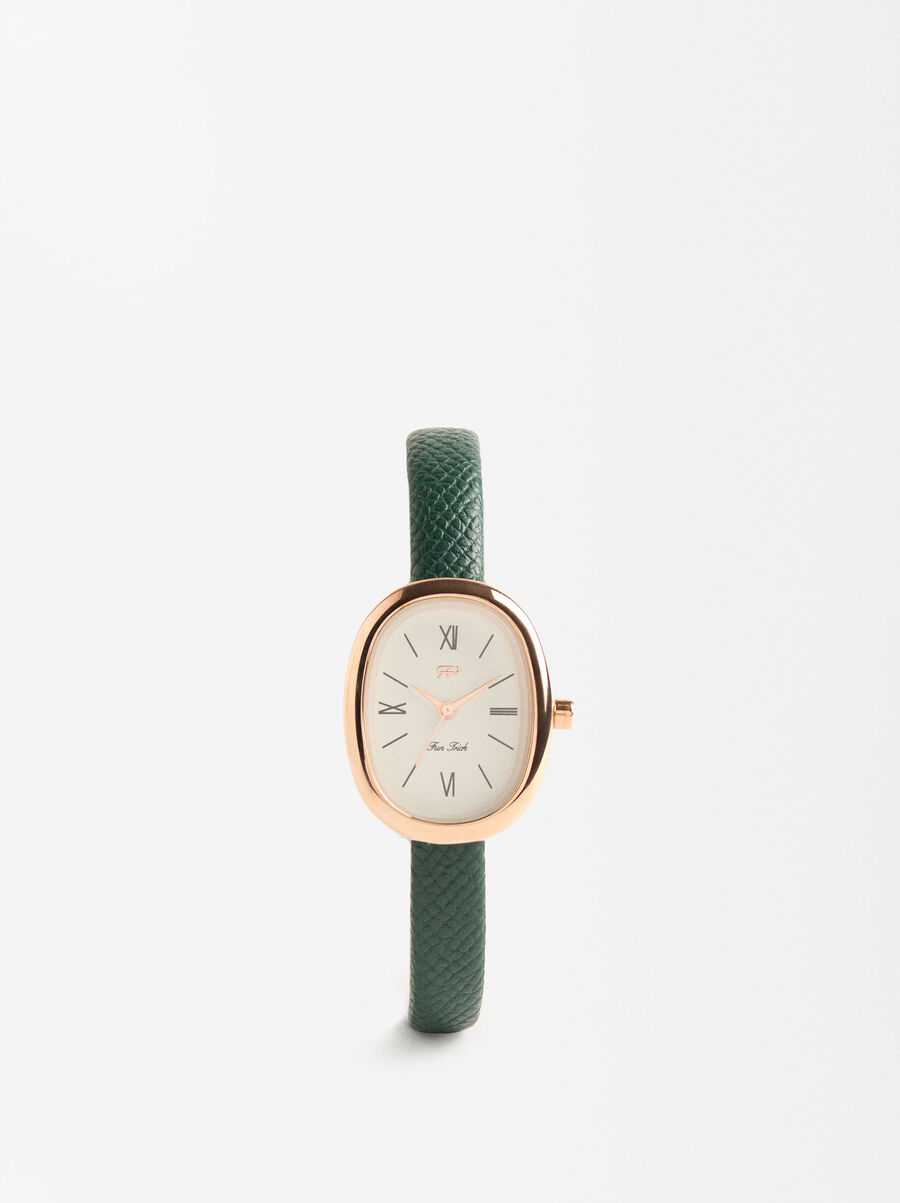 Oval watch with textured bracelet