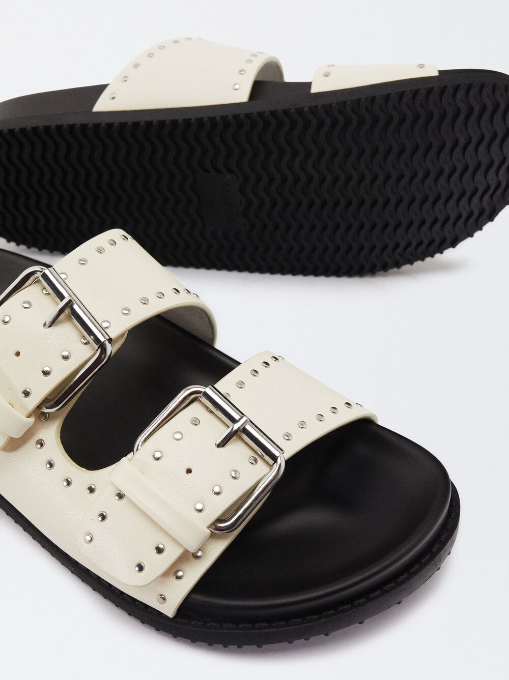 Flat Sandals With Buckles And Studs