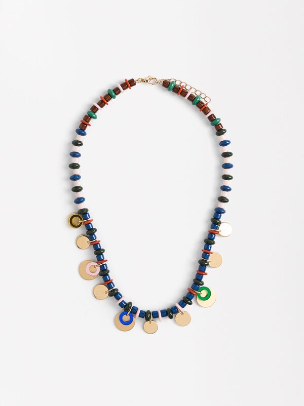 Short necklace with beads and medals