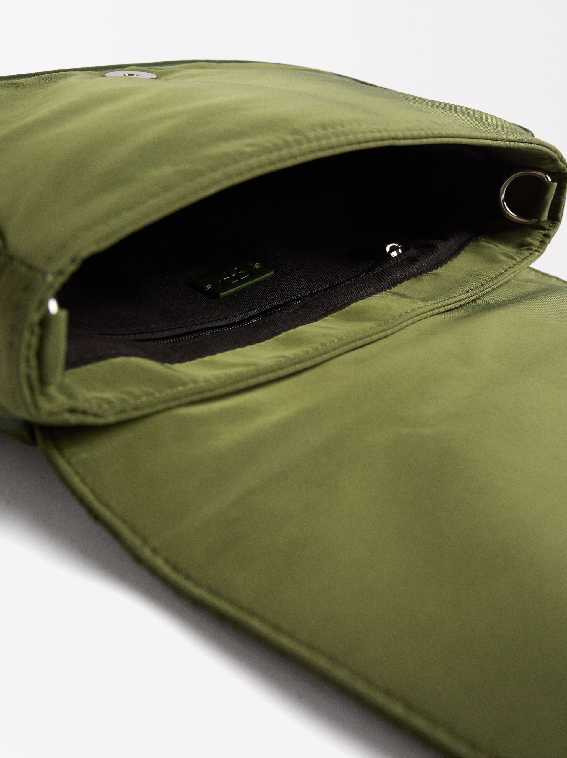 Bolso bandolera de nylon image number 3.0
