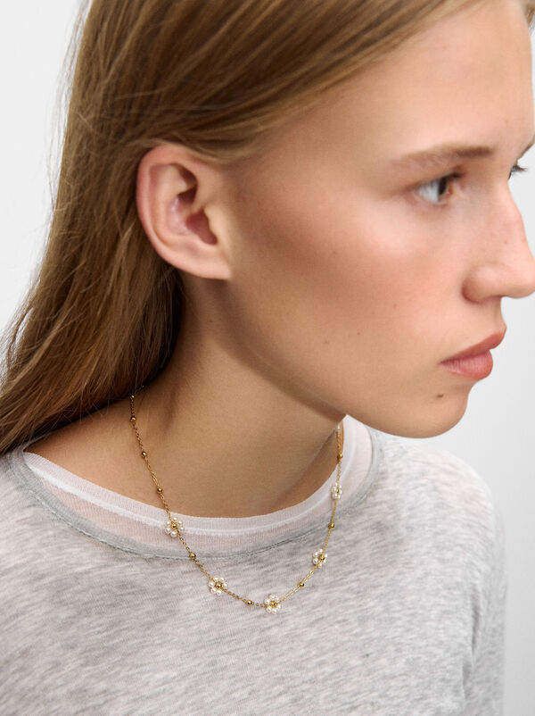 Necklace with floral pearls - stainless steel