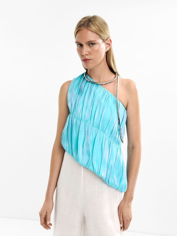 Asymmetrical gathered top