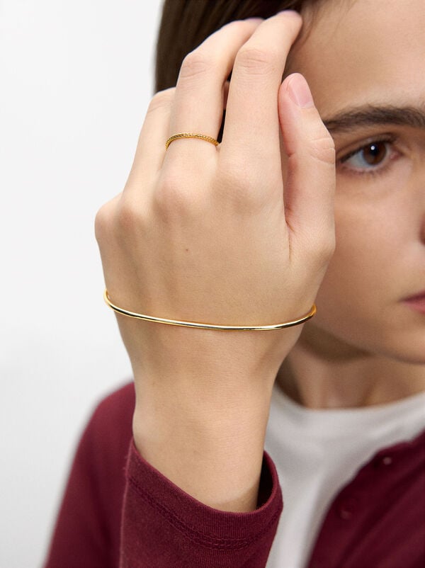 Rigid bracelet with chain