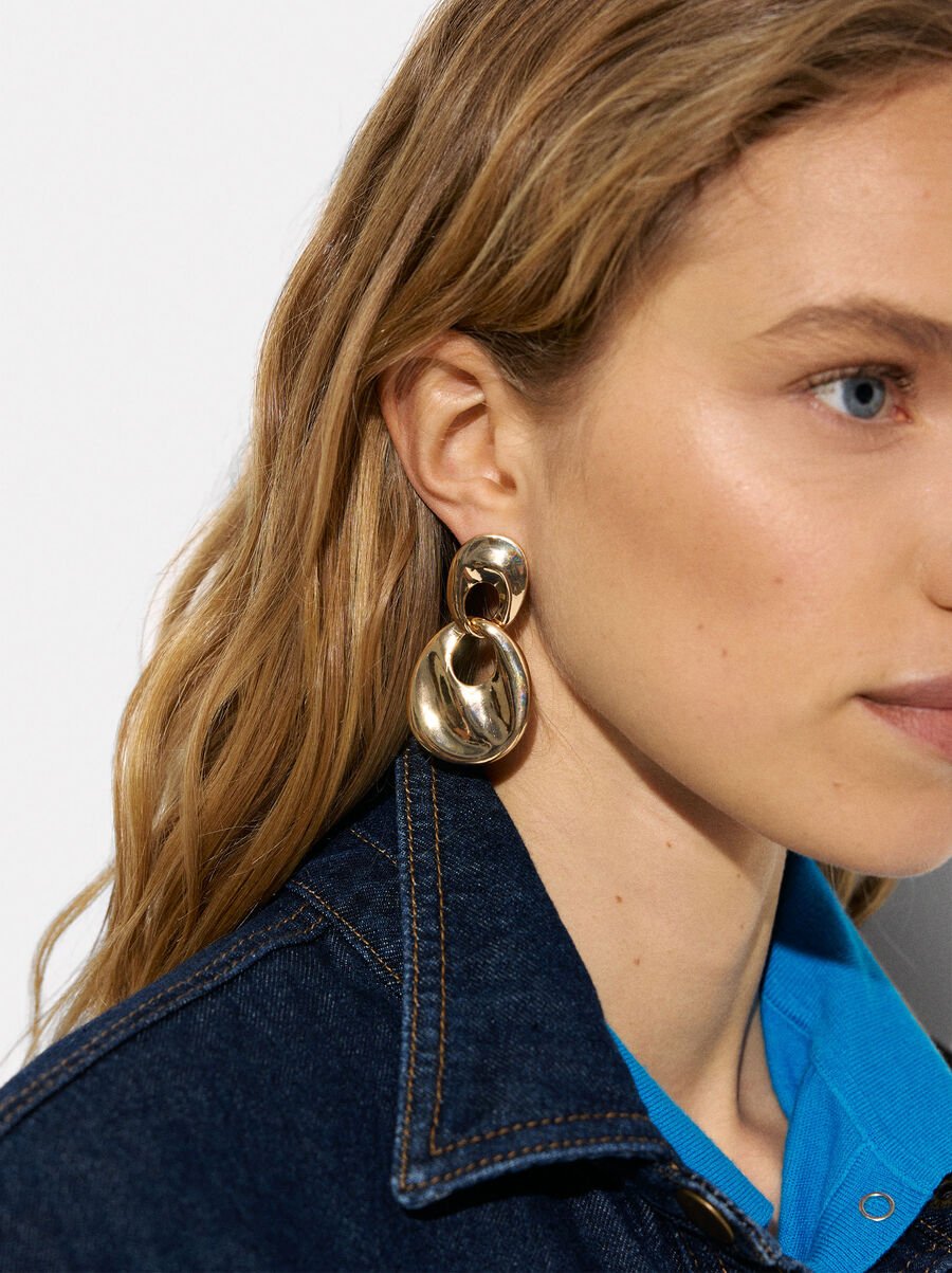 Pendientes largos con relieve