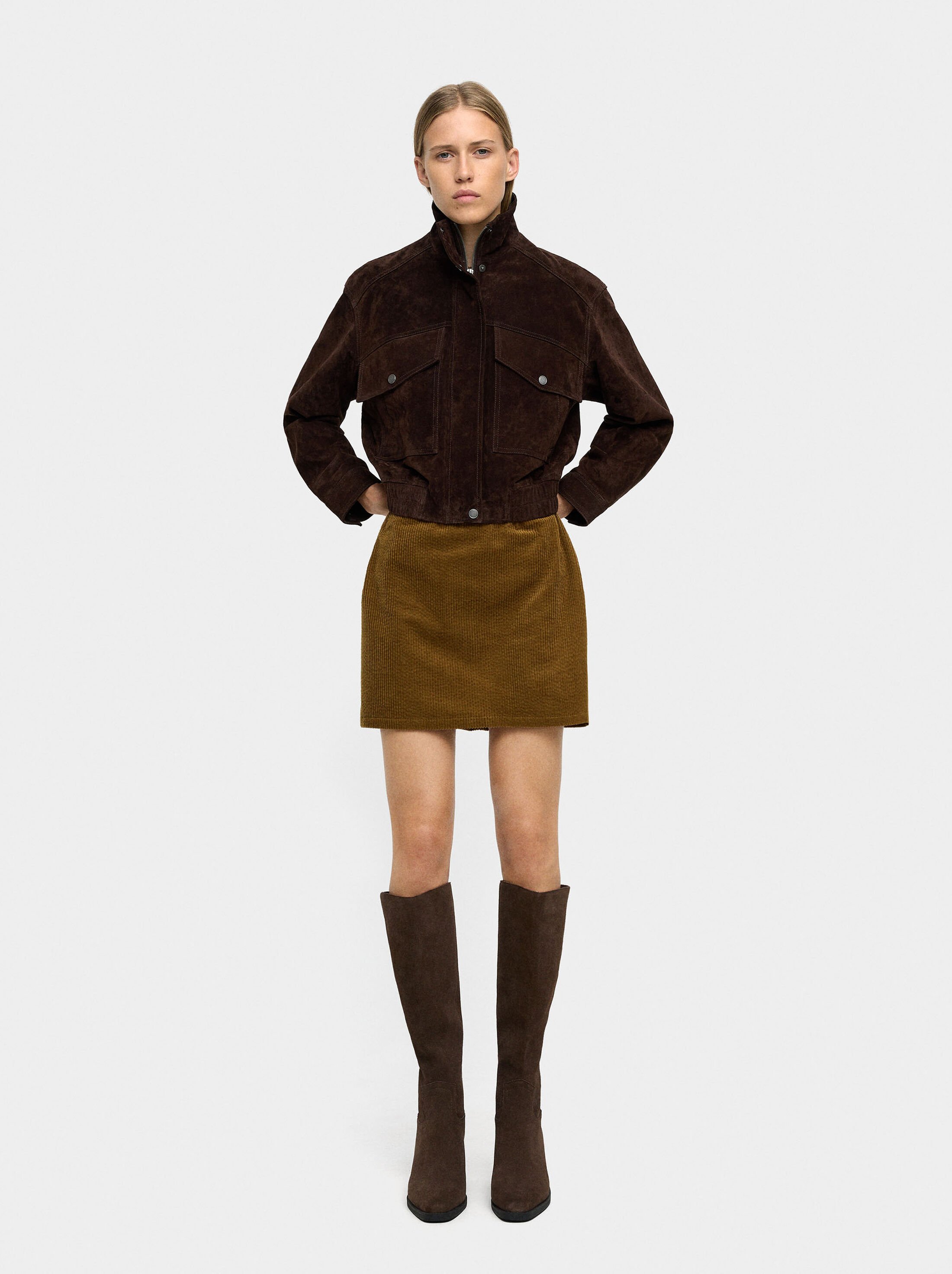 Botas de pele com cano alto  image number 3.0
