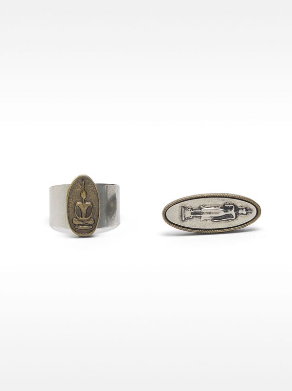 Set of rings with medals