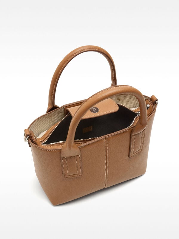 Tote bag with texture and removable bag