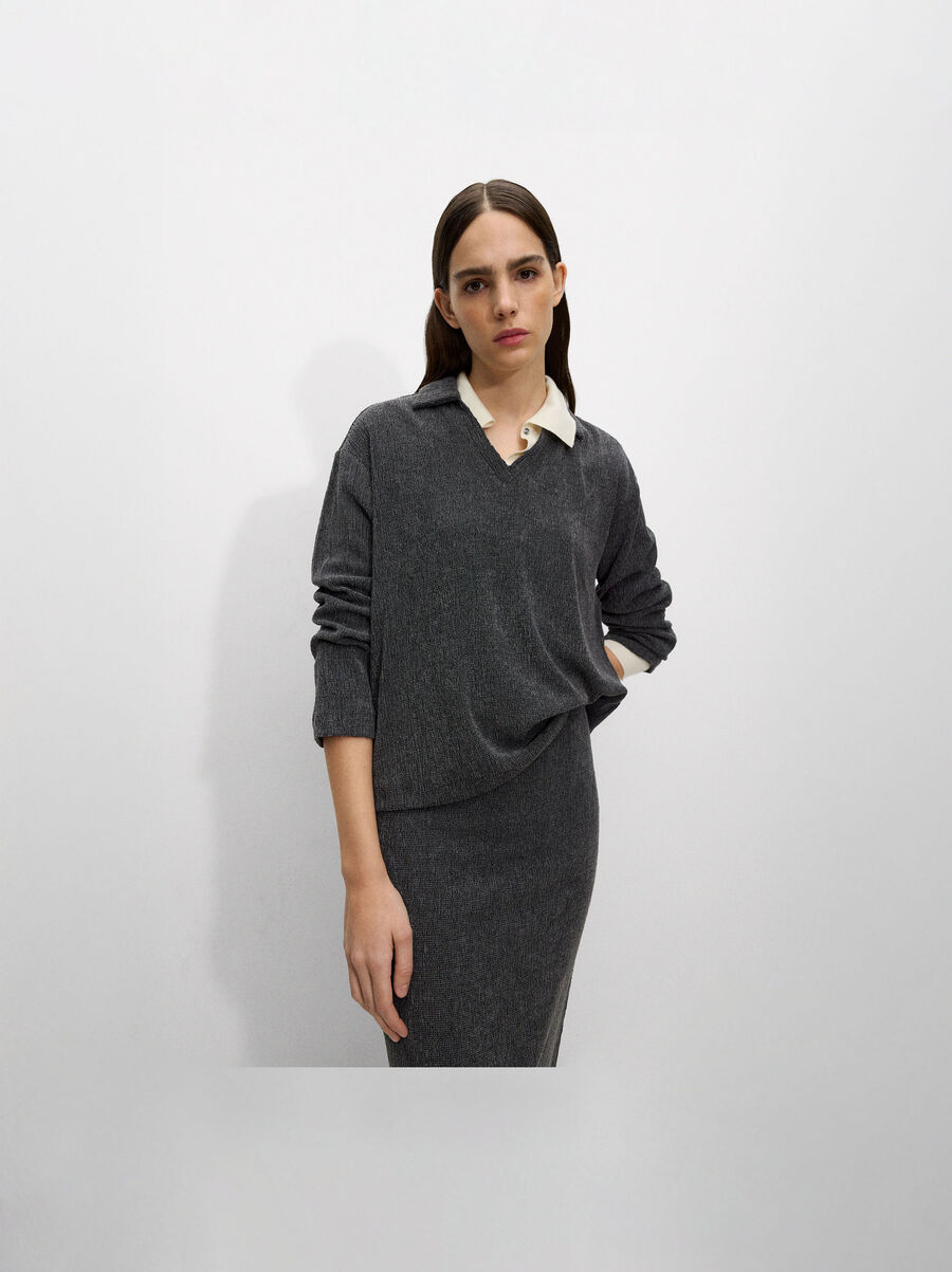 Long-sleeve textured t-shirt