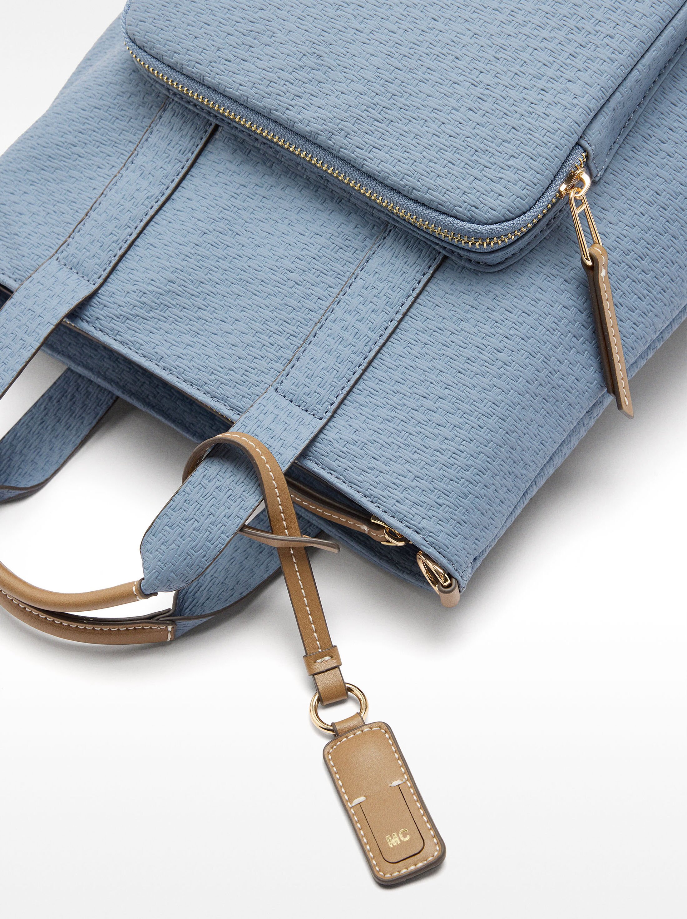 Mochila con textura image number 2.0