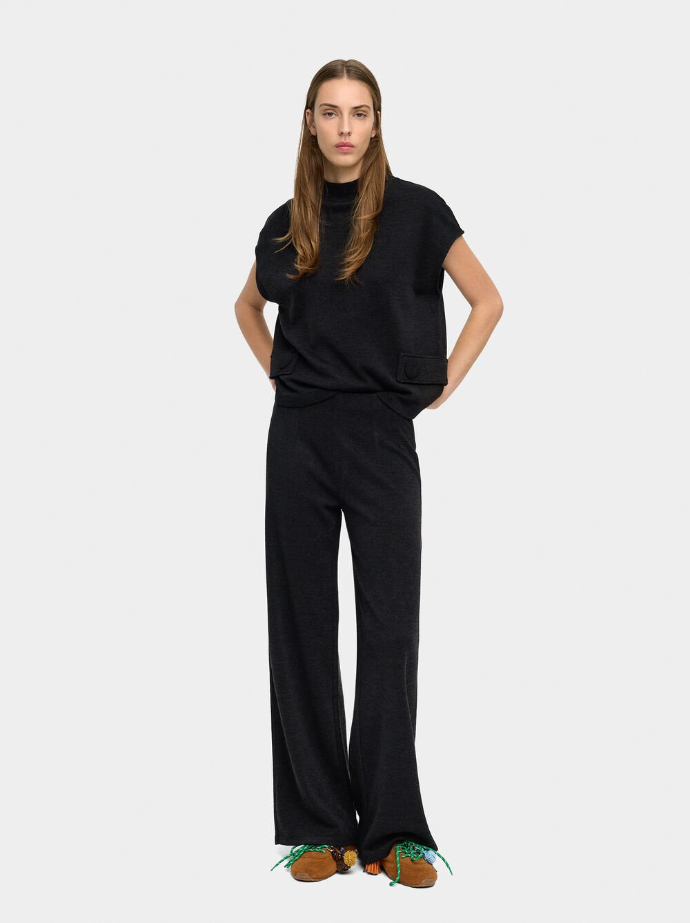 Trousers with elastic waist