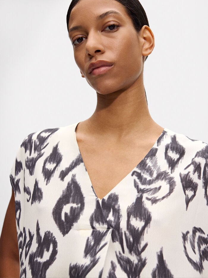 Printed shirt with V-neck