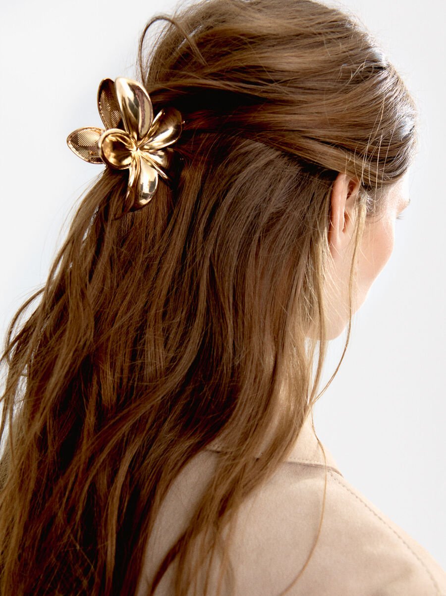 Flower hair claw