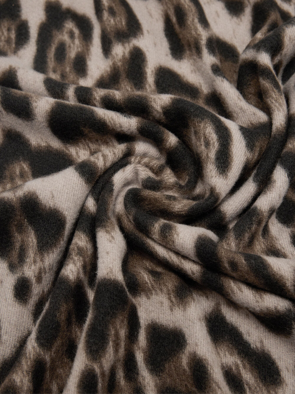 Scarf with animal print