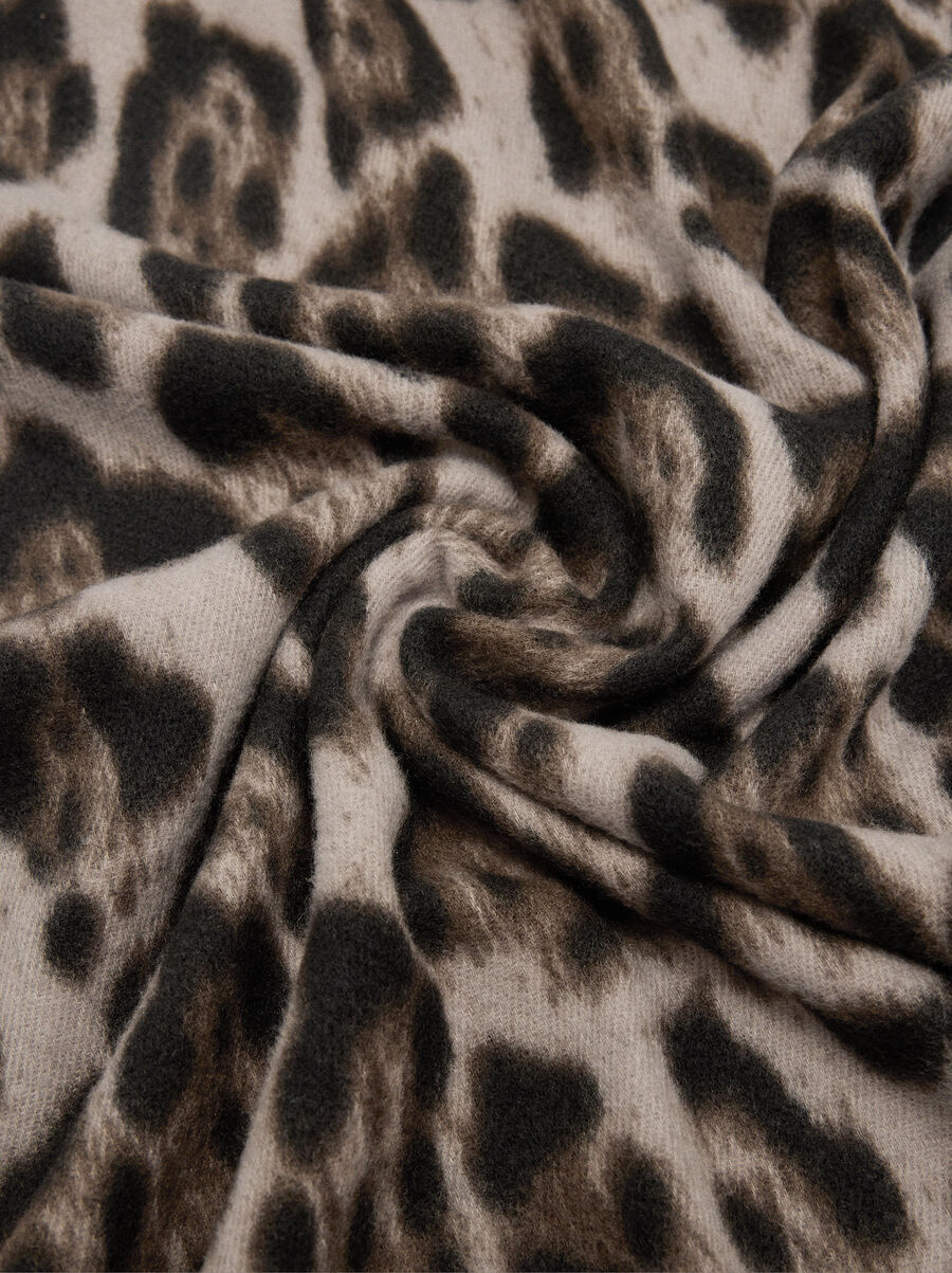 Scarf with animal print