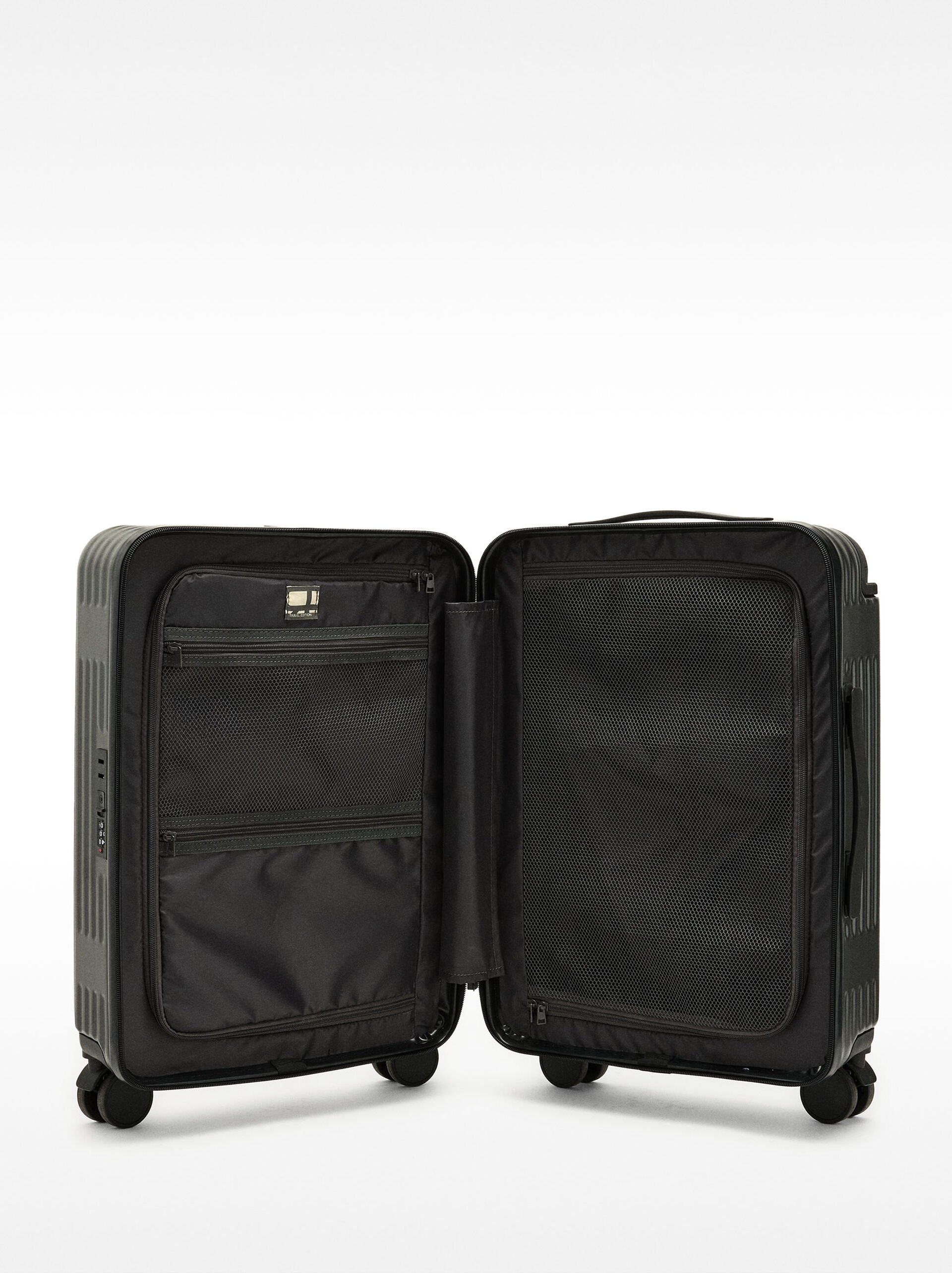 Trolley with USB ports image number 7.0