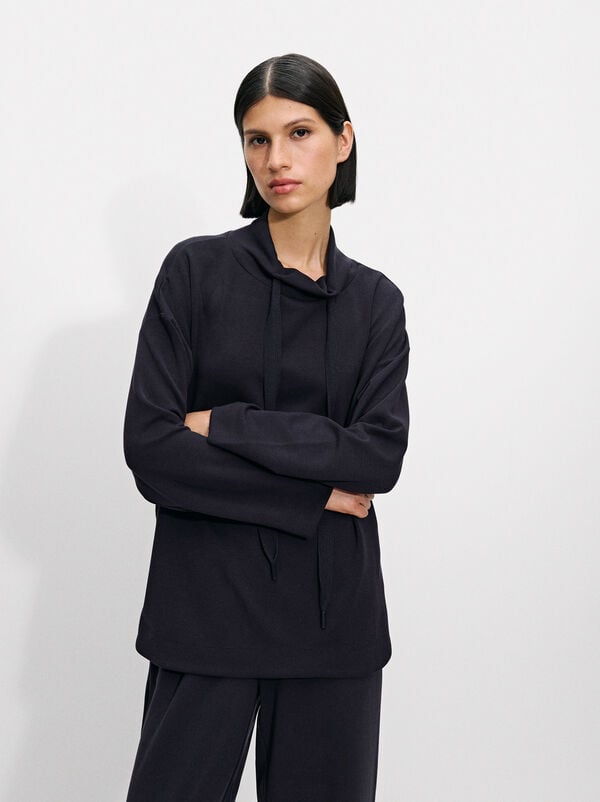 High-neck sweatshirt