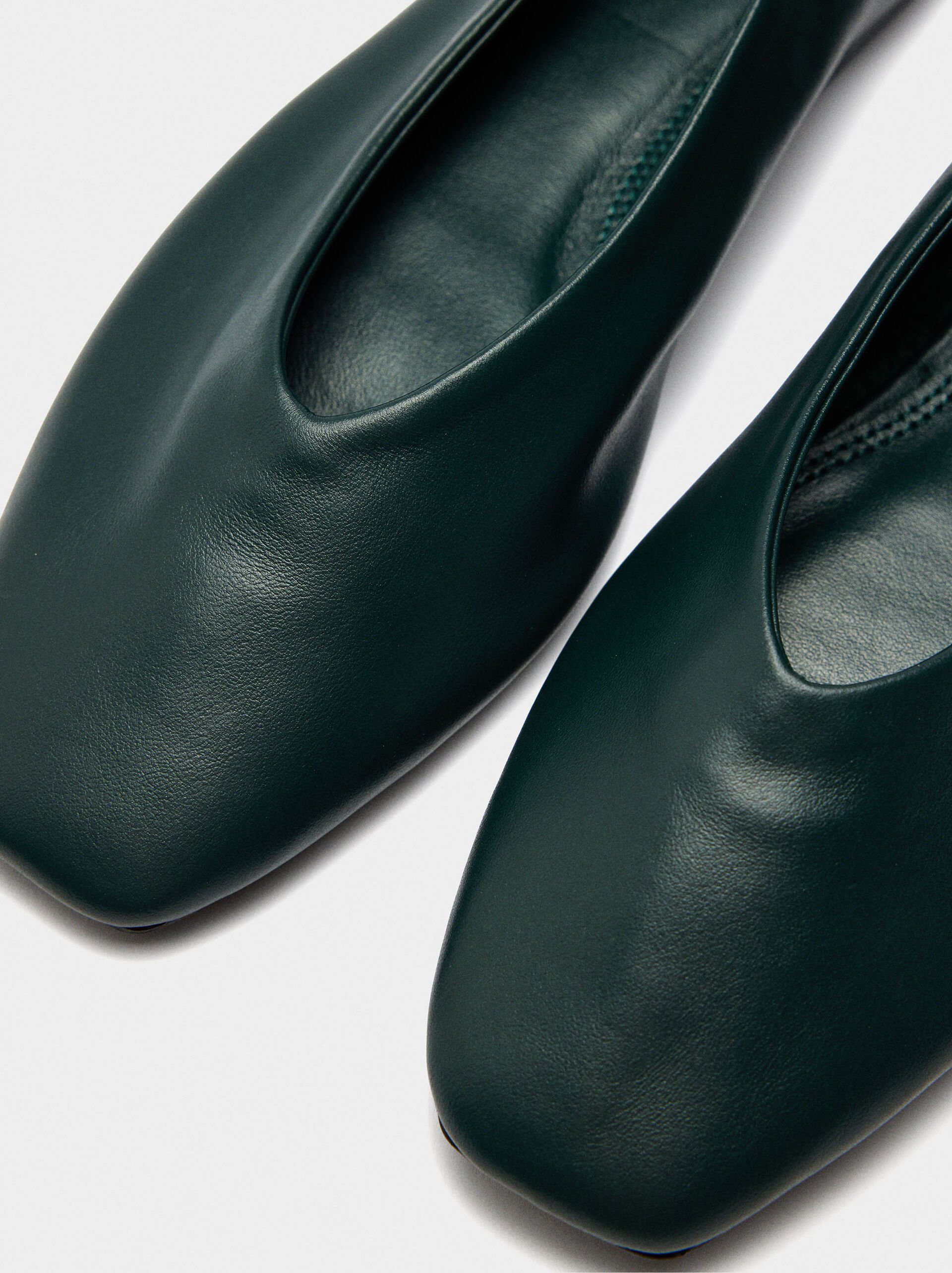 Plain leather ballet flats image number 4.0