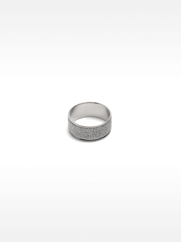 Rrhinestone ring