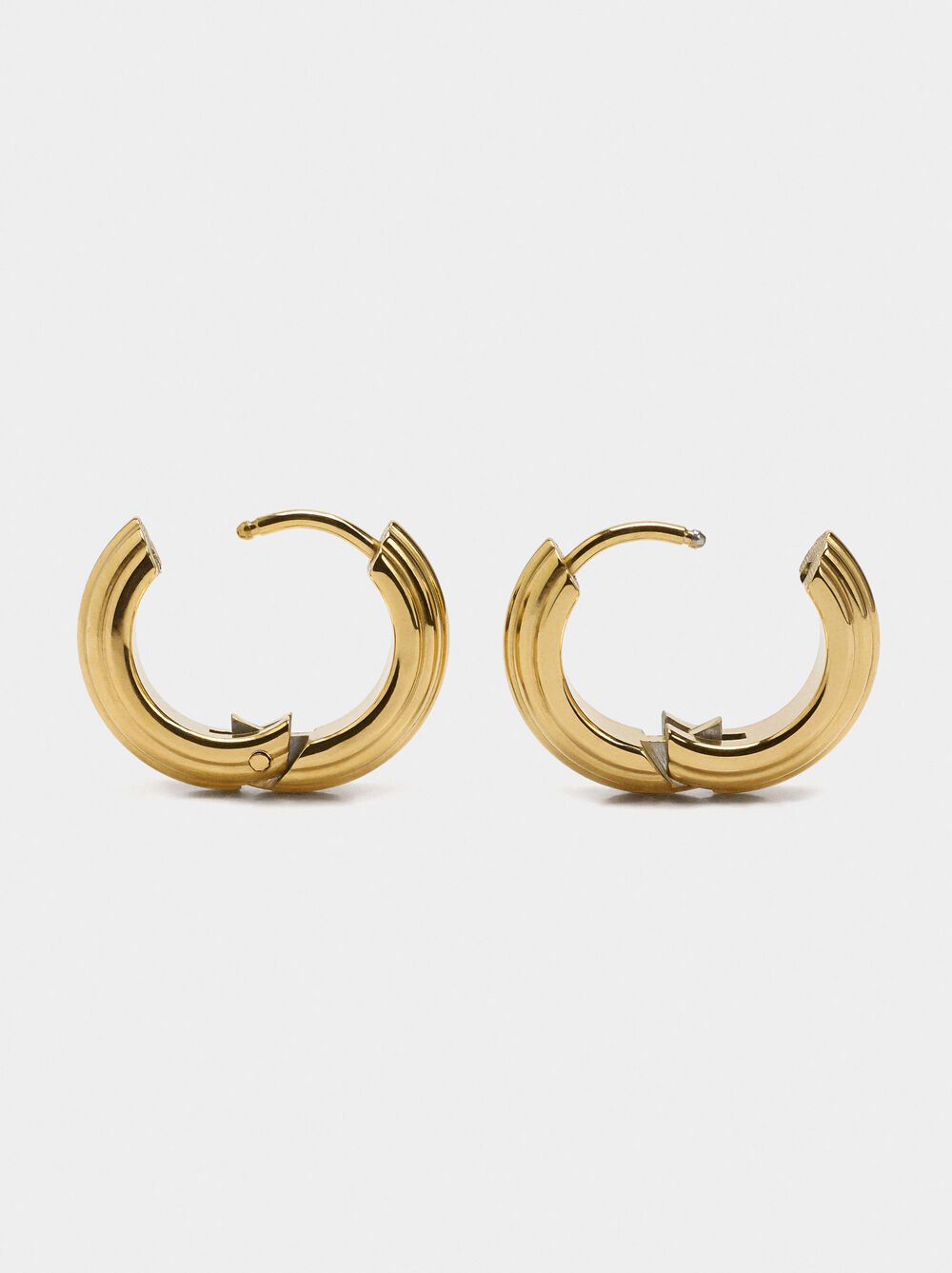 Hoop earrings with embossed stripes - stainless steel