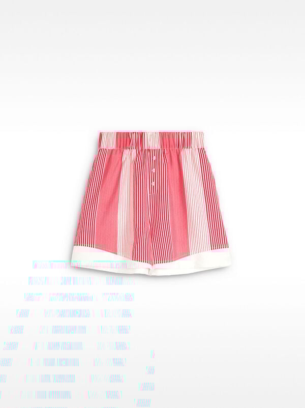 Striped shorts with contrast