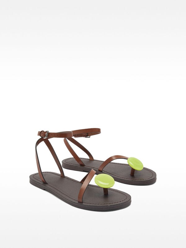 Flat leather sandals with adornment
