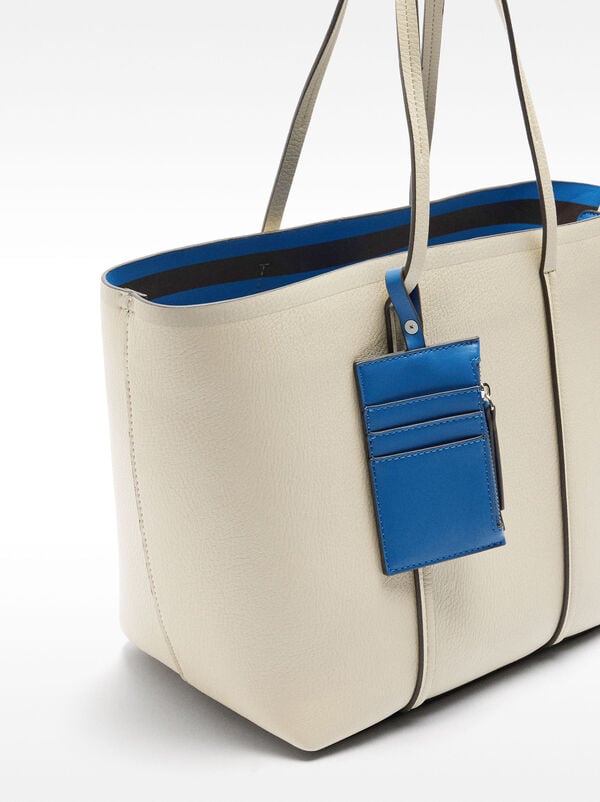 Shopper bag with pendant