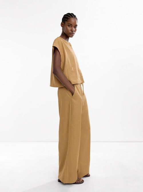 Short-sleeved shirt with linen