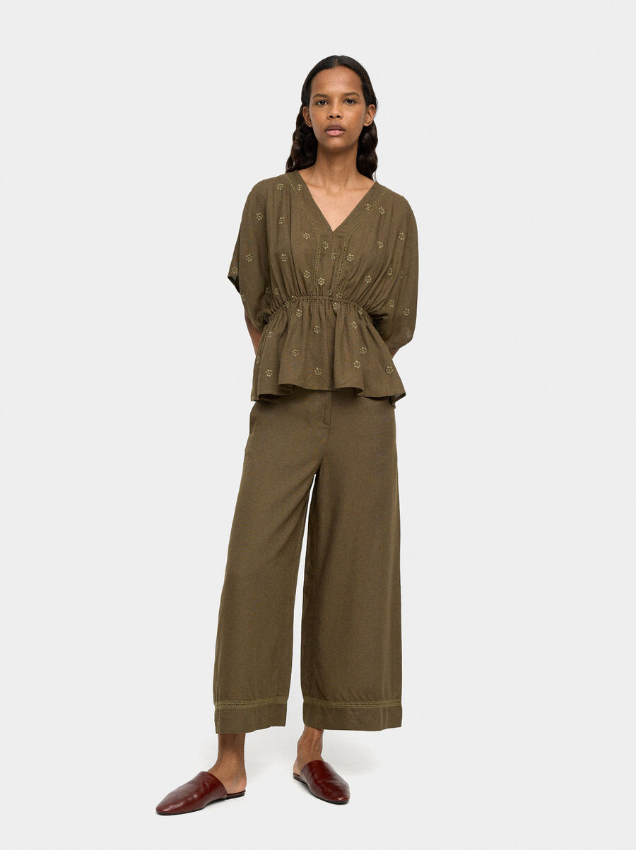 Blouse with embroidery linen blend