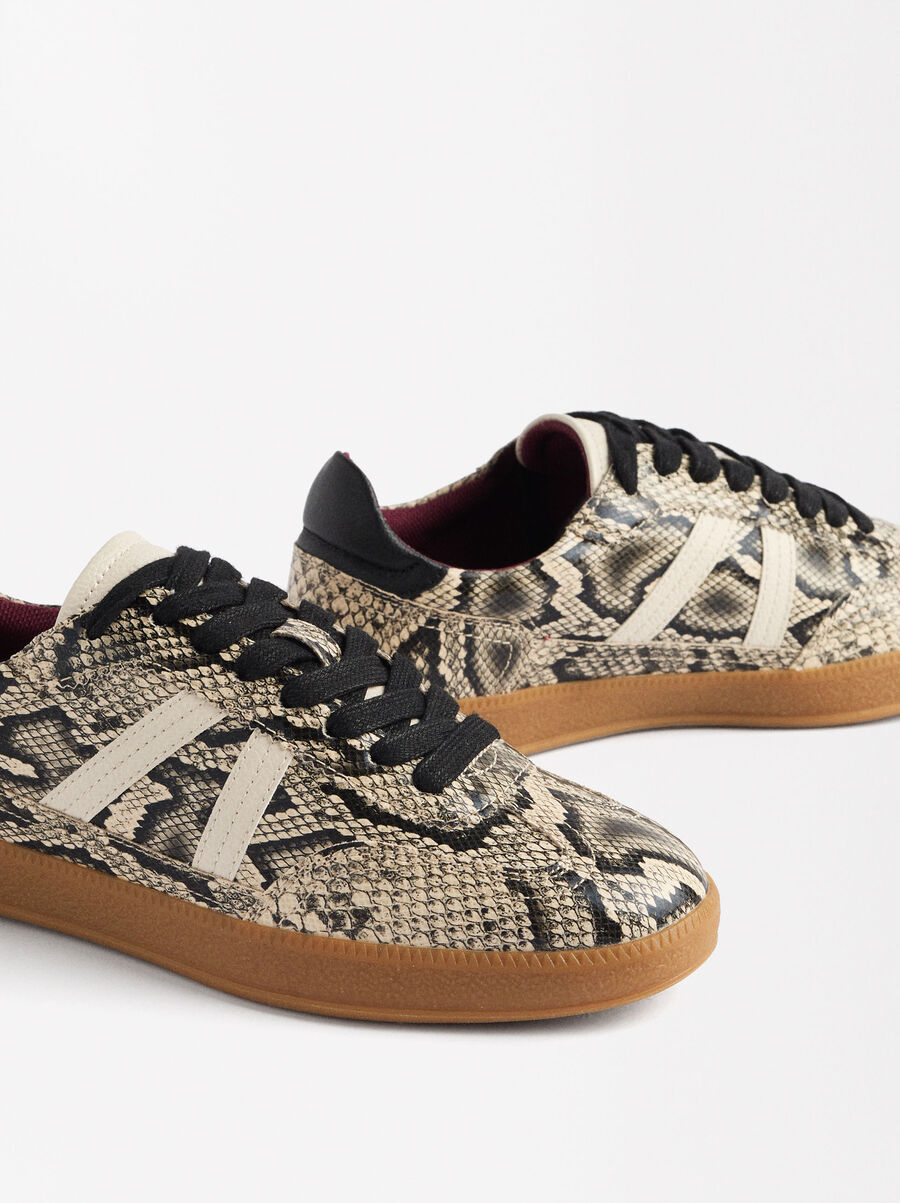 Sneakers contrast and animal print