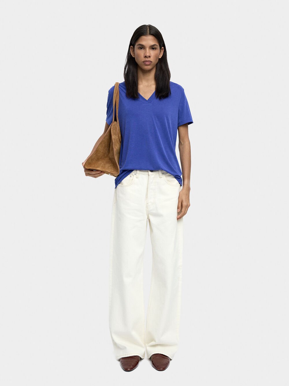 V-neck basic T-shirt