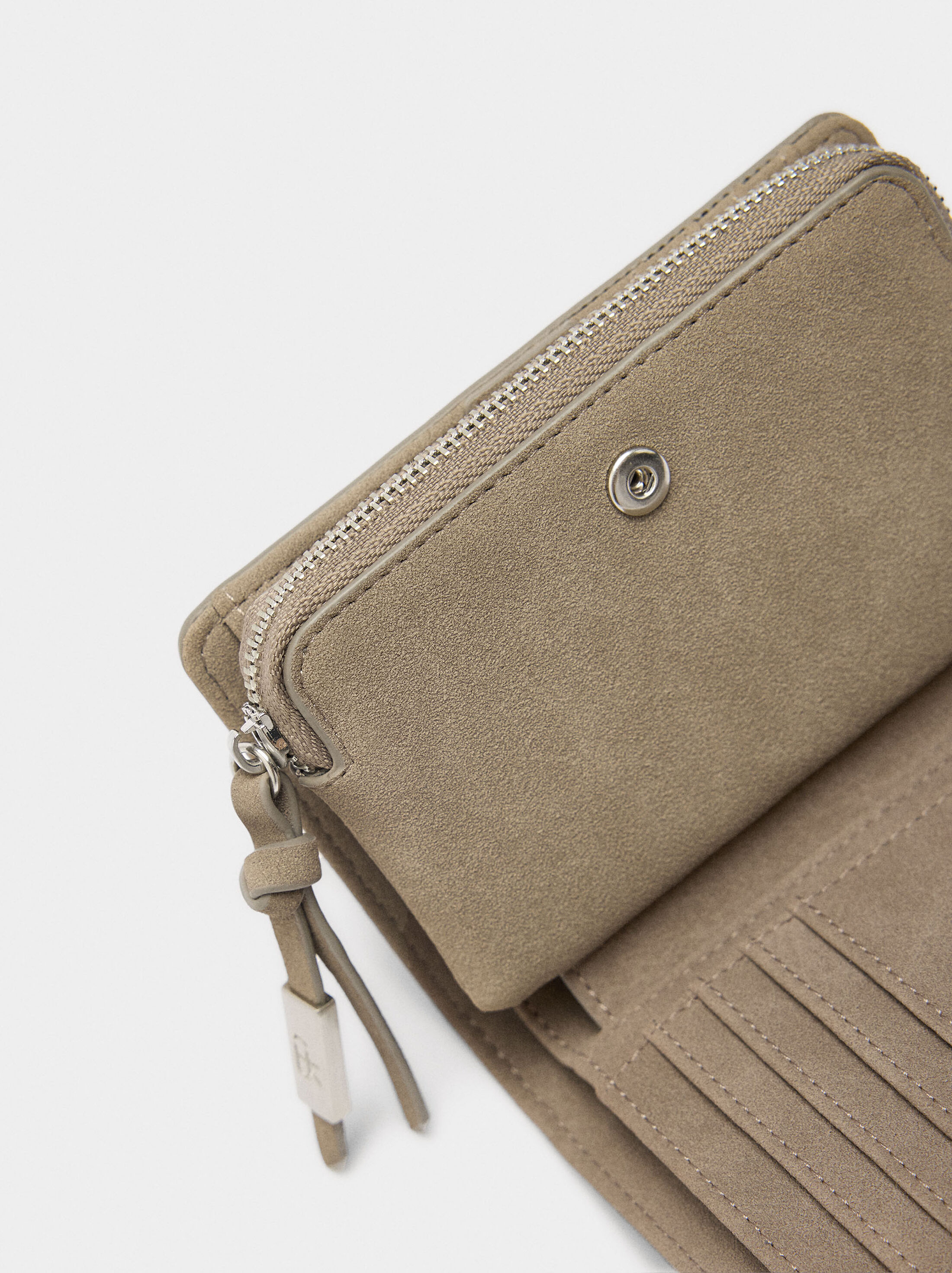 Cartera efecto piel image number 3.0